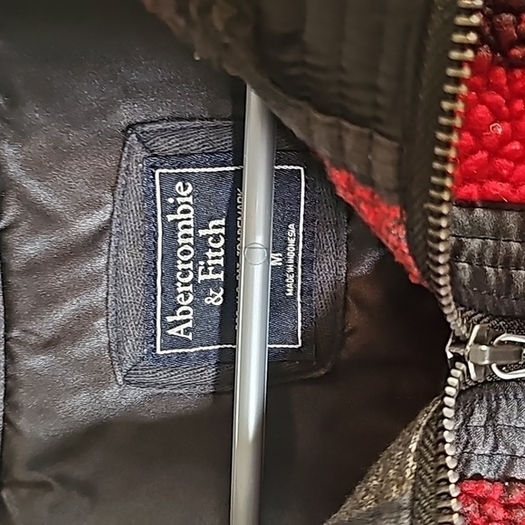 Abercrombie & Fitch Black and Red Lumberjack Outdoor Plaid Sherpa Pullon Size M - Picture 2 of 6